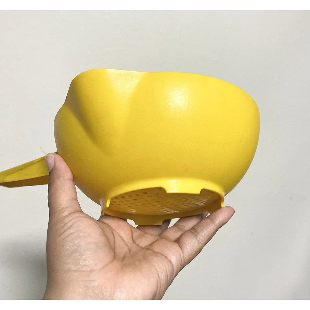 Vintage Tupperware Colander Strainer w/ Handle Yellow Quart Double Pour